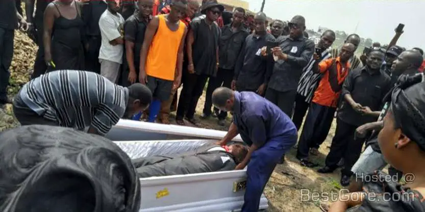 undertaker-crash-funeral-seize-corpse-coffin-unpay-fee-ghana.jpg