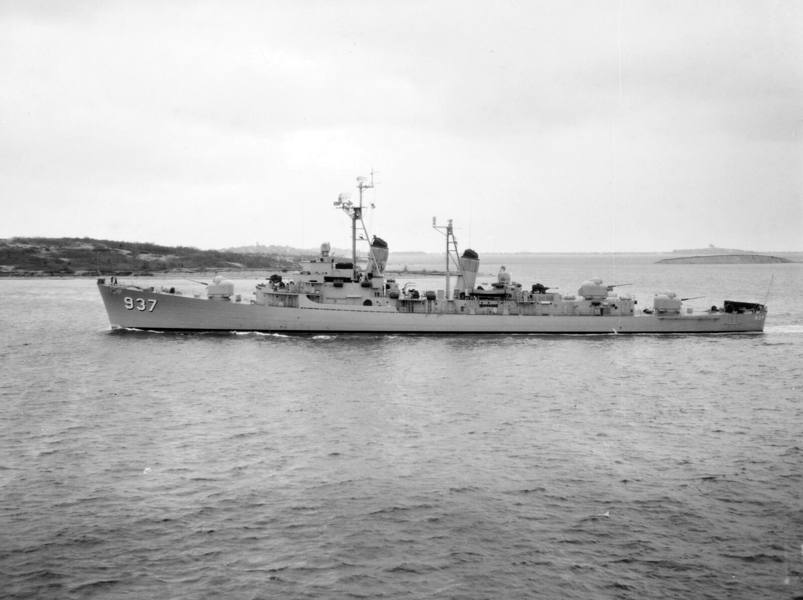 USS_Davis_(DD-937)_underway_on_28_February_1957.jpg