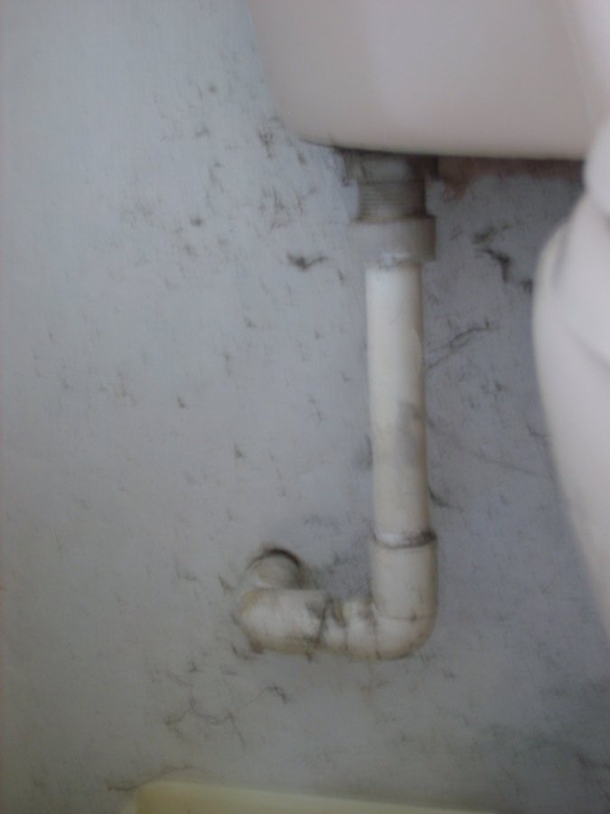 How do I replace a WC old overflow pipe? | DIYnot Forums