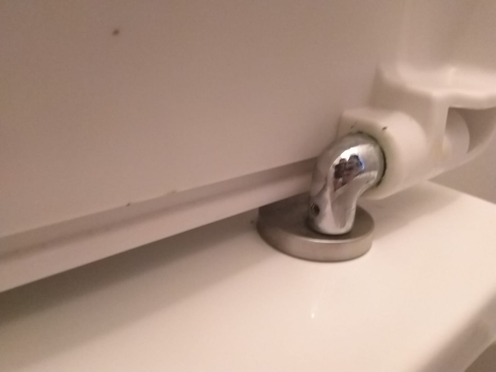 Principal 190+ imagen how to replace toilet seat with hidden bolts In