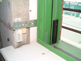 Window Fixing Strap 001_02.jpg