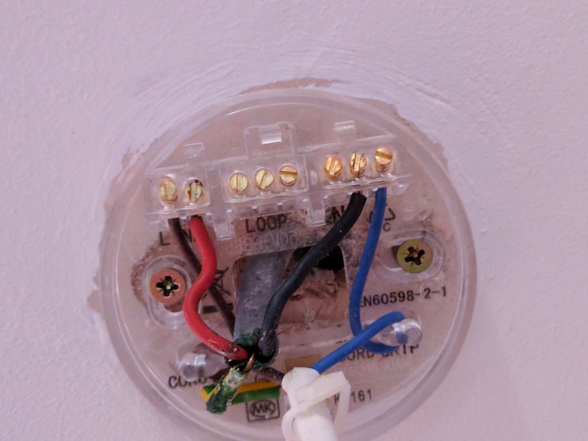 New light fitting tripping fuse *help* DIYnot Forums