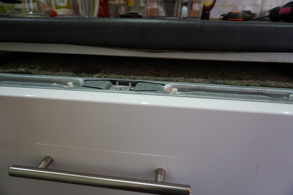 worktop-swollen-above-dishwasher.jpg