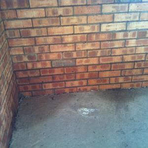 Garden garage /outhouse