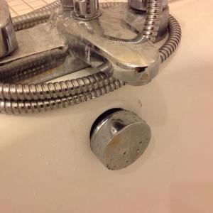 Device for lifting plug