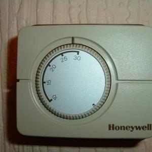 Room thermostat