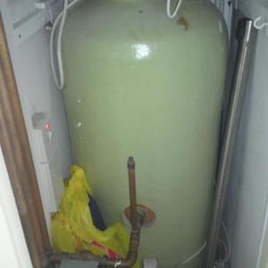 Hot water cylinder