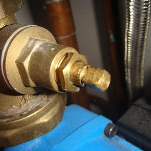 Hot water cylinder