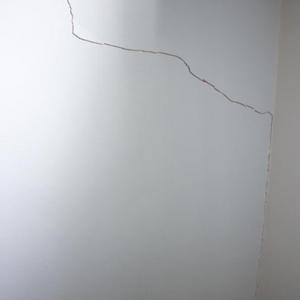 BEDROOM 2 WALL CRACK