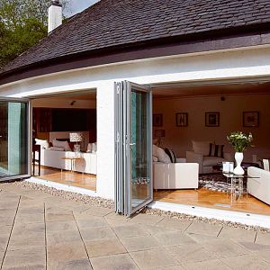 Folding_sliding_Patio_Doors_08_Sunfold-1002x668