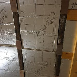 Shimming flat roof joists