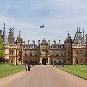 800px-Waddesdon_Manor_North_Façade,_UK_-_Diliff