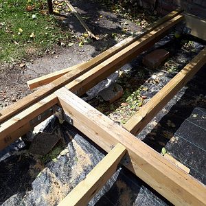 lip for floor edge support