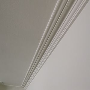 Front room cornice