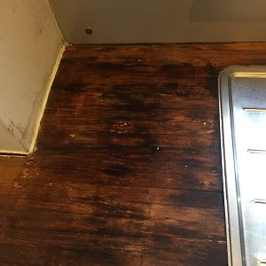 Failure to oil the underside of a solid oak worktop 1