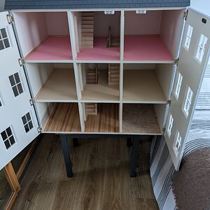 dolls house 1.jpg