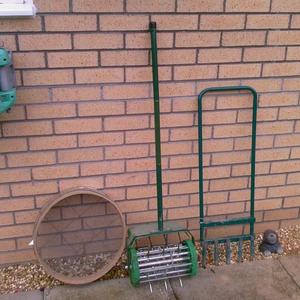 Sieve for top dressing, aerator, hollow tine aerat