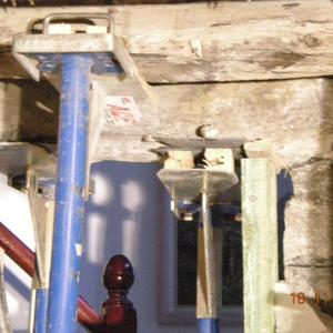 Wooden and stone lintols.