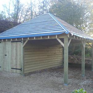 Garage/Carport