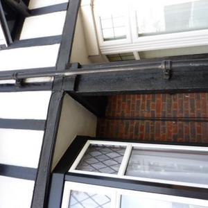 post supports bedroom?