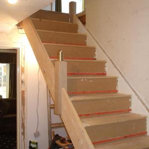 Three Newels, mid newel loose fit.
