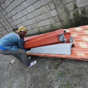 The roof sheeting material arrives..