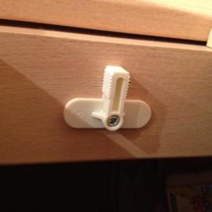 Retaining clip on frame of kitchen cabiner