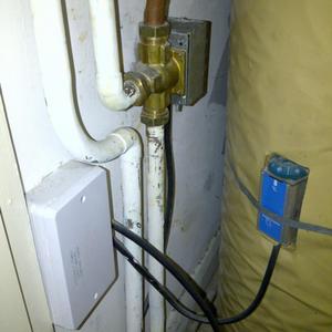 Backside of 3 port valve, and seperate wiring box