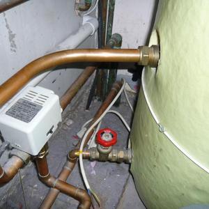 Side of HW tank pipes