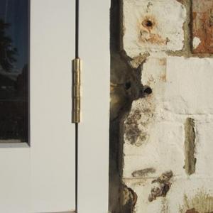 Gap between frame & wall RHS