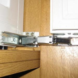 lower hinge