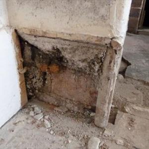 Skirting gap at side of fireplace