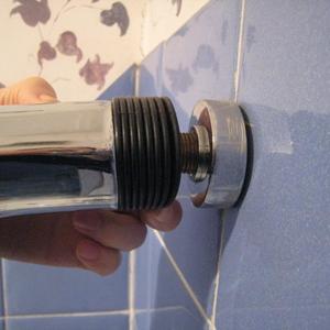 Threaded pipe to showerhead