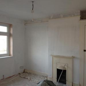 bedroom picture rail