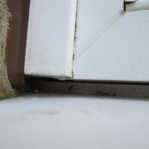 gap between frame and wall