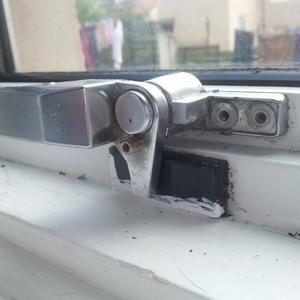 Non lockable windiw handle