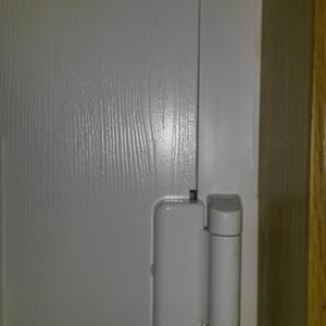 top hinge - door closed