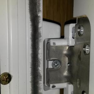 top hinge - door open