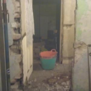 Doorway sans cracked lump