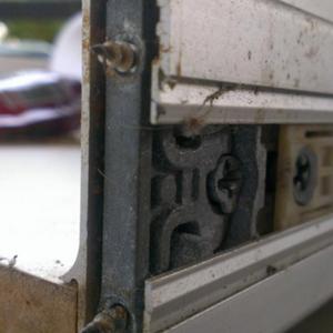 Drawer front holding mechanism, from front