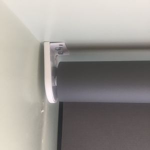 Roller blind bracket