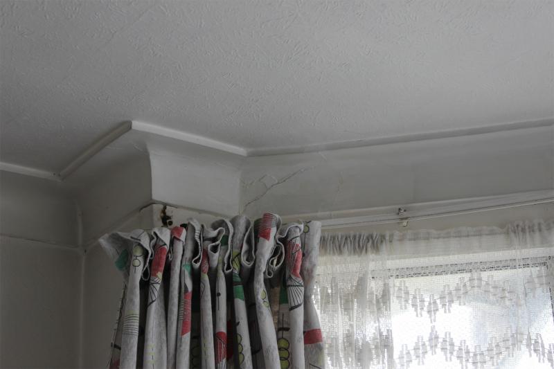 14-north-bedroom-NW-corner-close-up