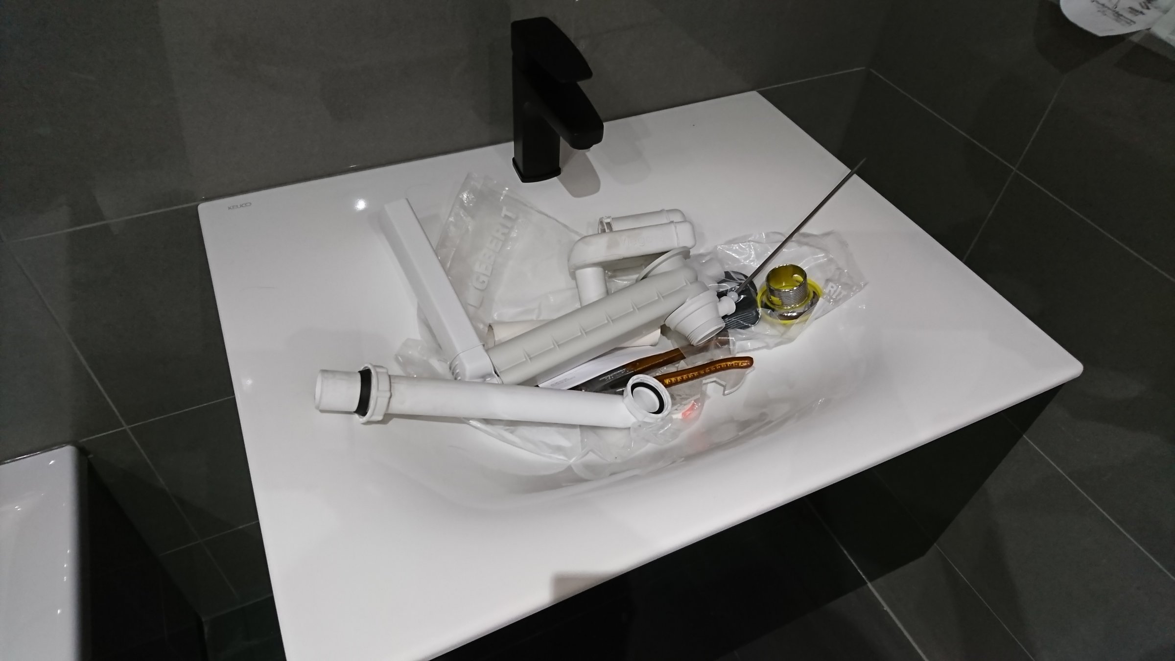 Help required regarding hidden overflow for posh sink