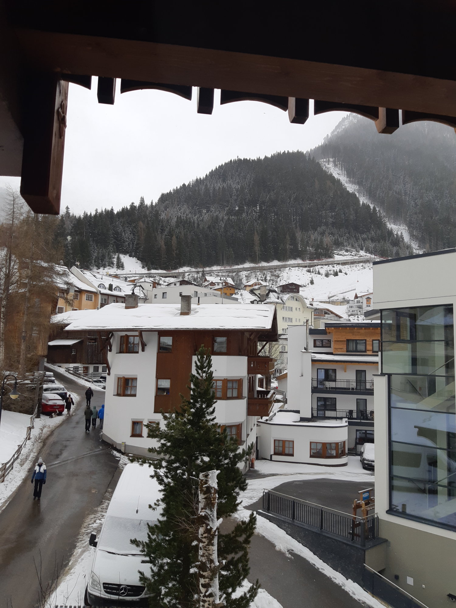 158141564618128741659