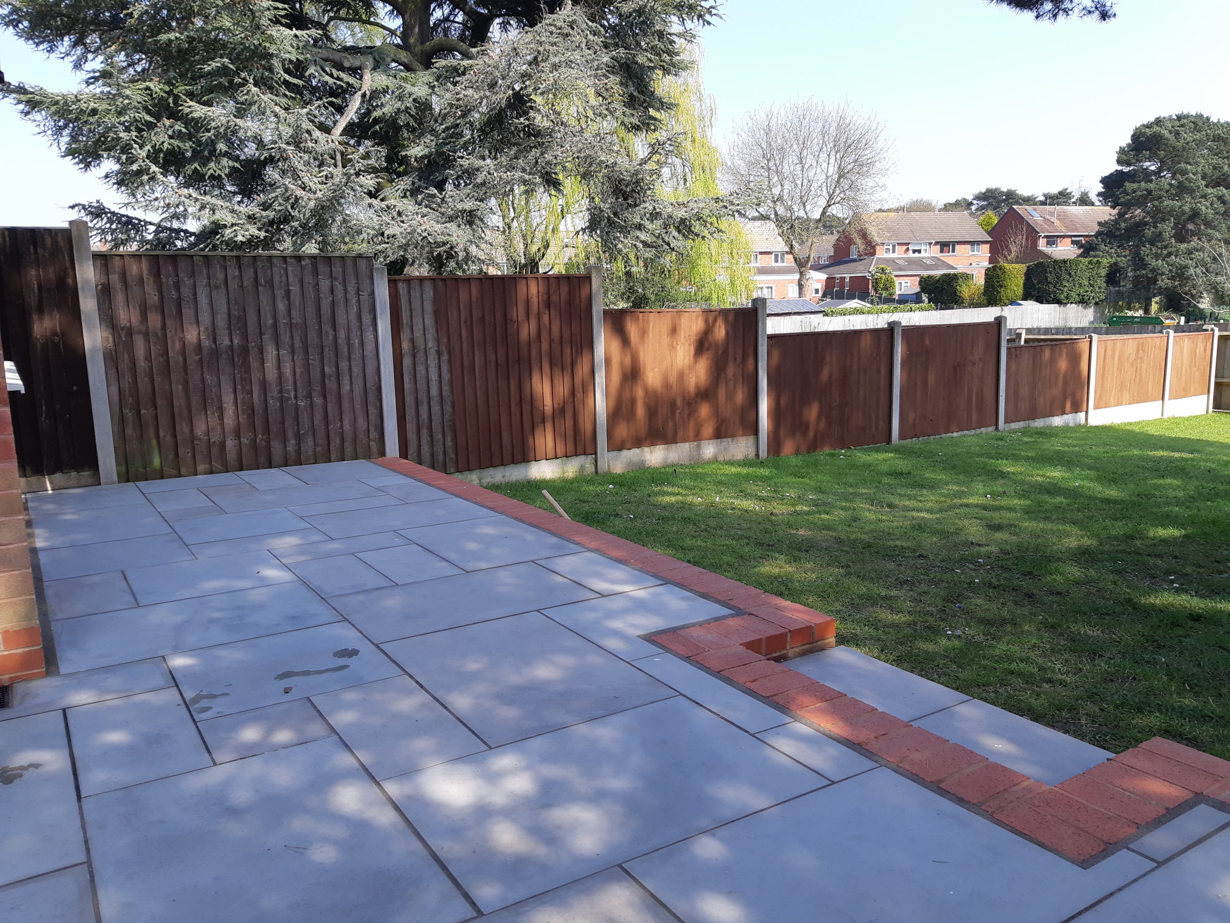 1586603323164878355874