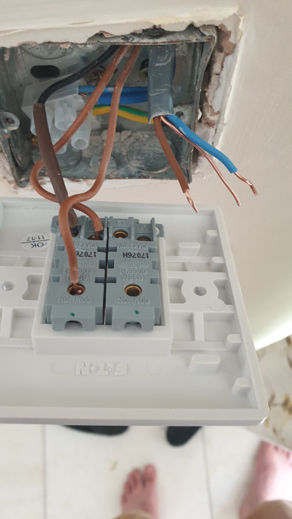 Wiring for a 2 gang light switch | DIYnot Forums