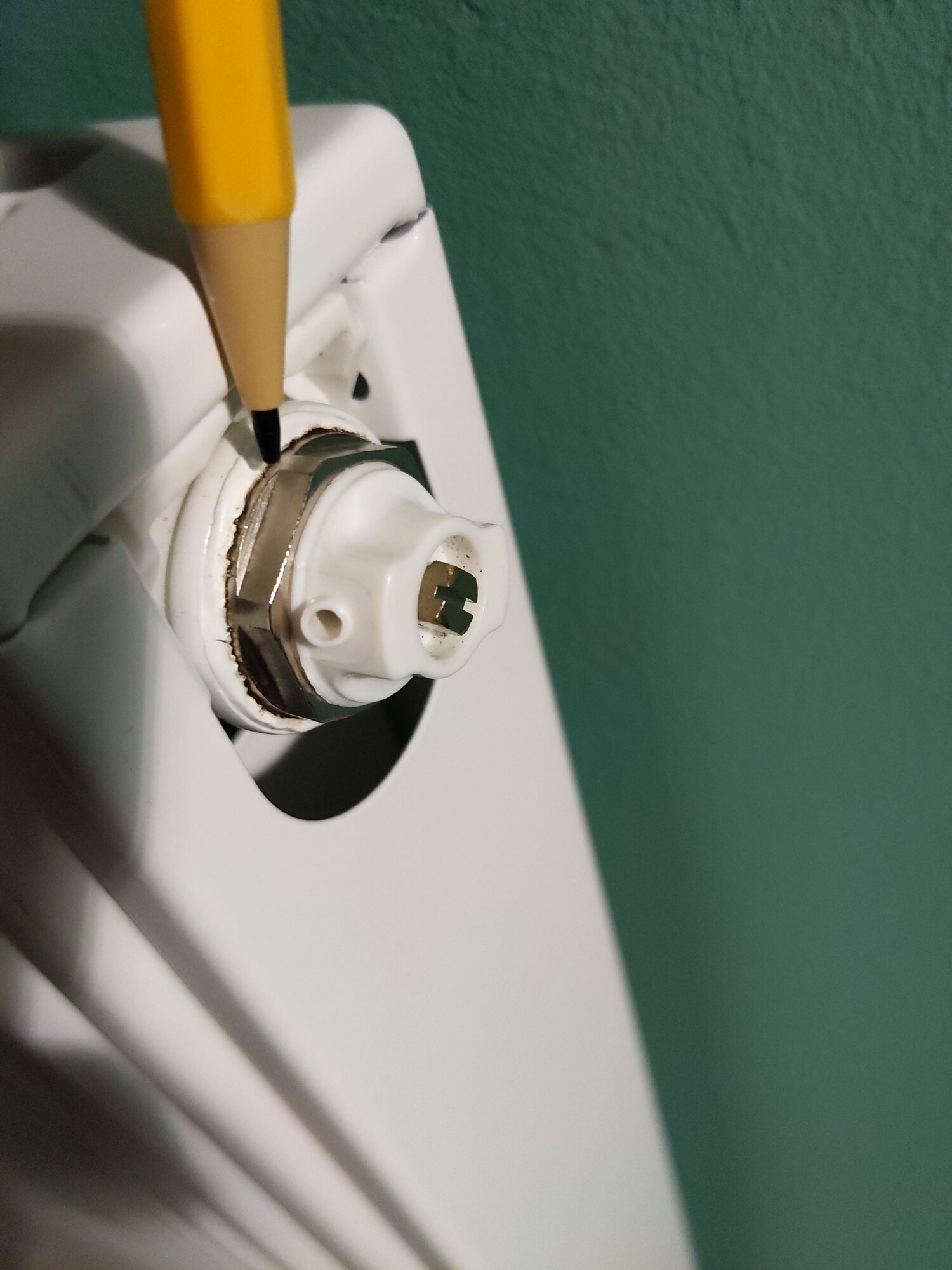 16033053224276452308762744867575