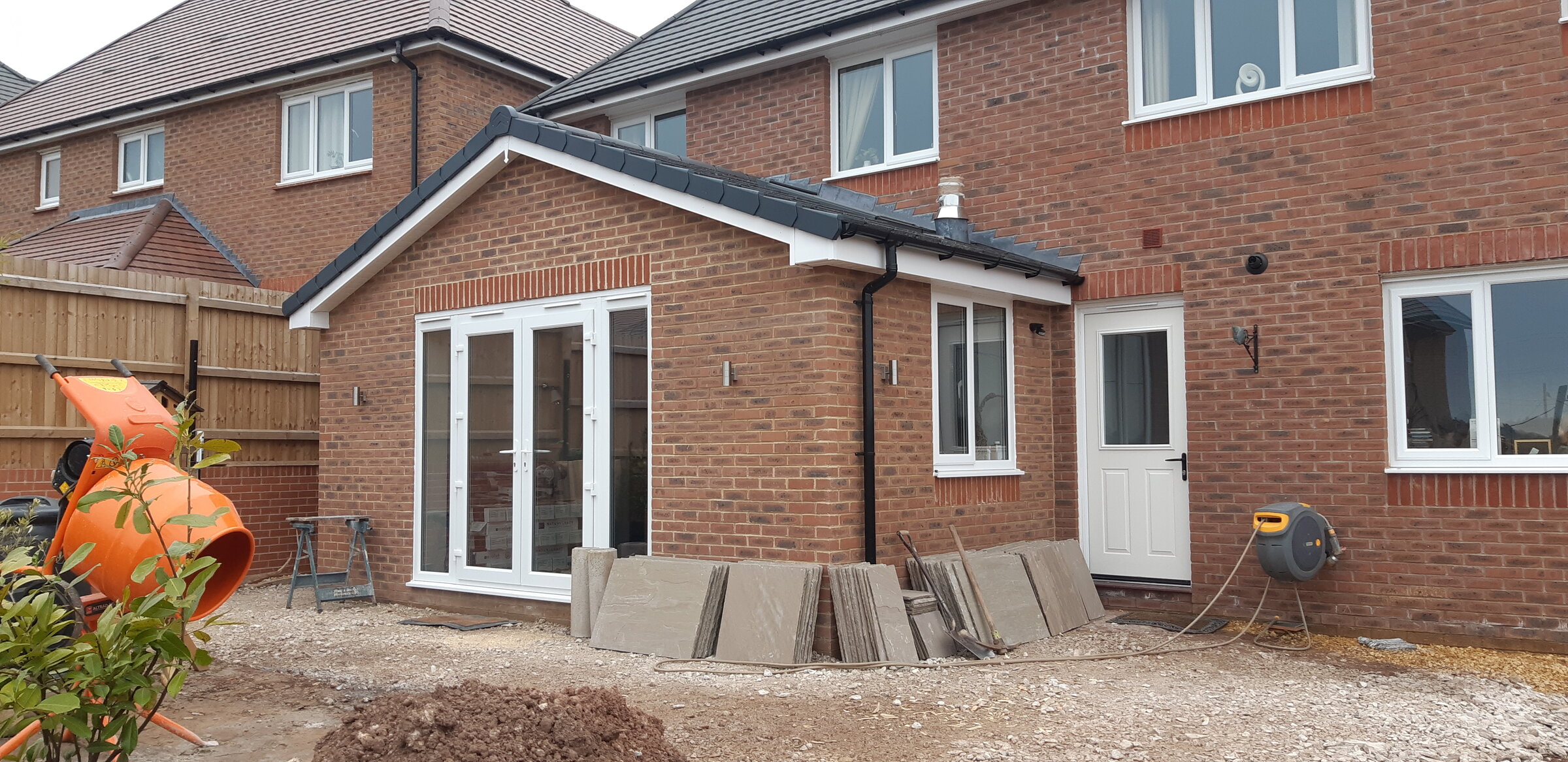 1616400081335471951141