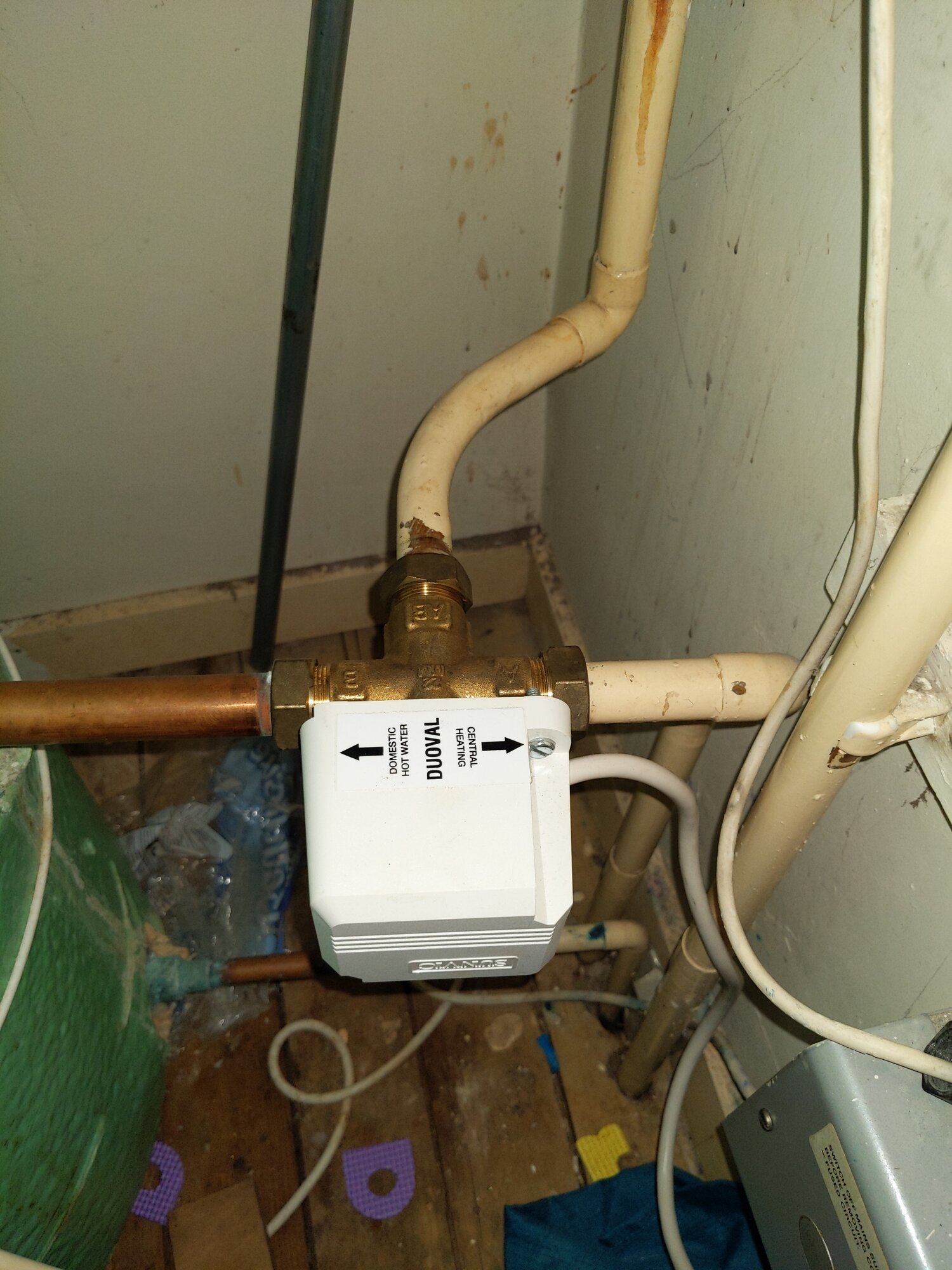 16435367438861308374792563454080