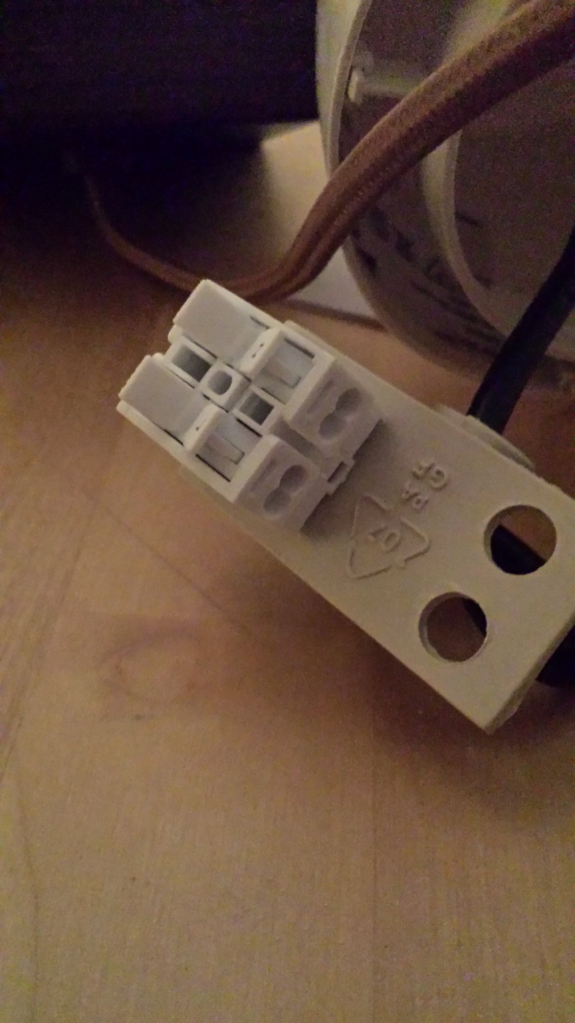 Light fitting question DIYnot Forums